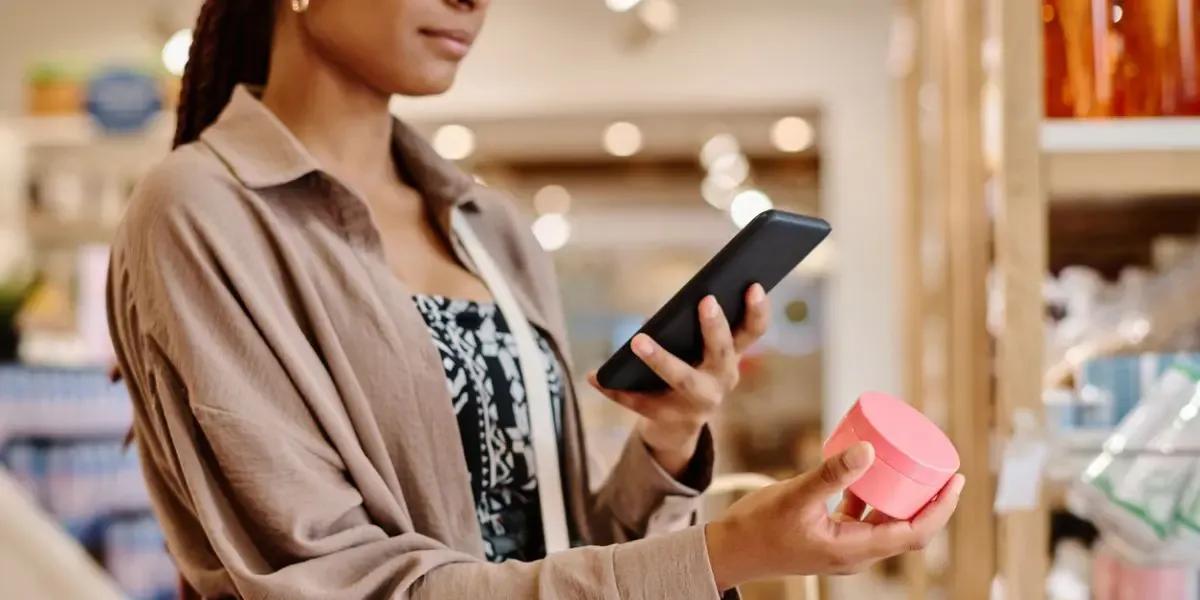 Consumidor brasileiro explora múltiplos canais antes de comprar